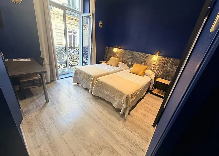 Central hotel: Hotel De La Comedie - Place De La Comedie